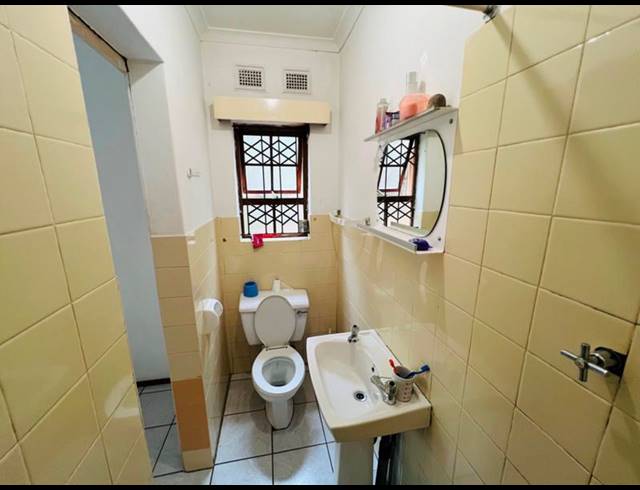 3 BEDROOM HOUSE FOR SALE IN BISLEY